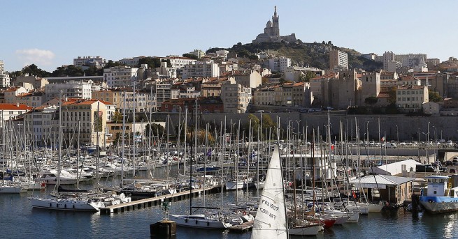 Мъж е нападнал с нож няколко човека в центъра на