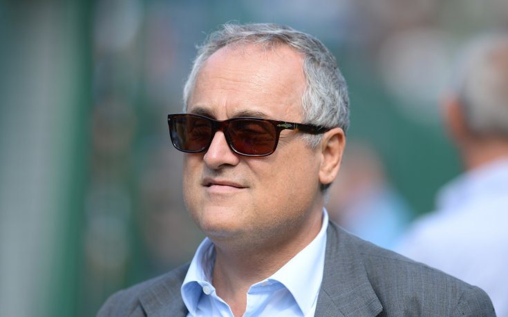 Лотито бесен на играчите след загубата, затвори ги на лагер