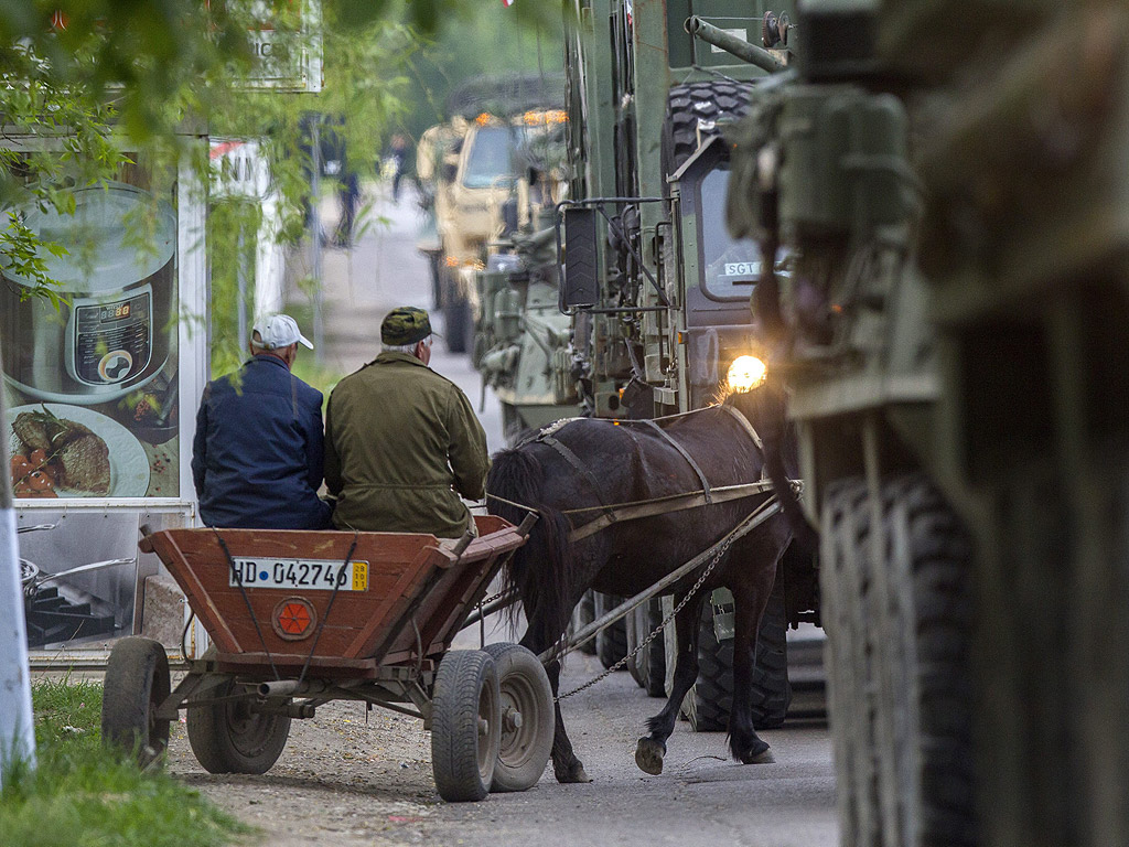 Молдовски активисти блокираха за часове преминаването на сили на НАТО на границата.