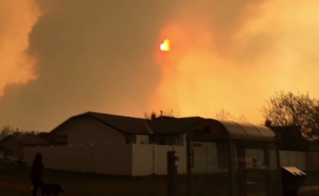 60 000 евакуирани в Канада - пожарът не стихва