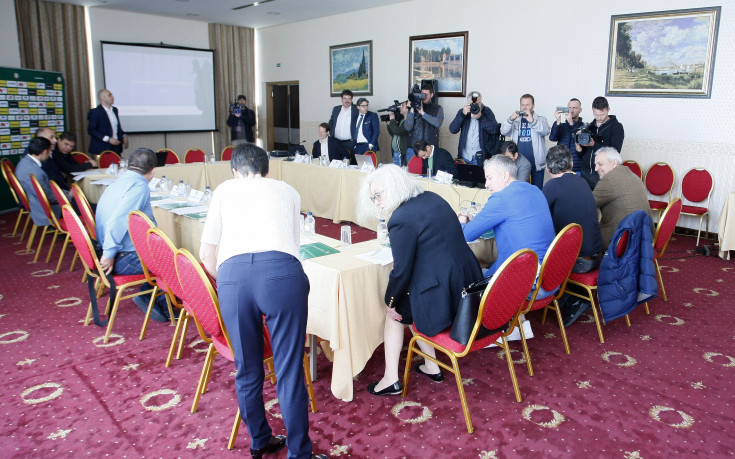 Решават утре за новия формат на А група