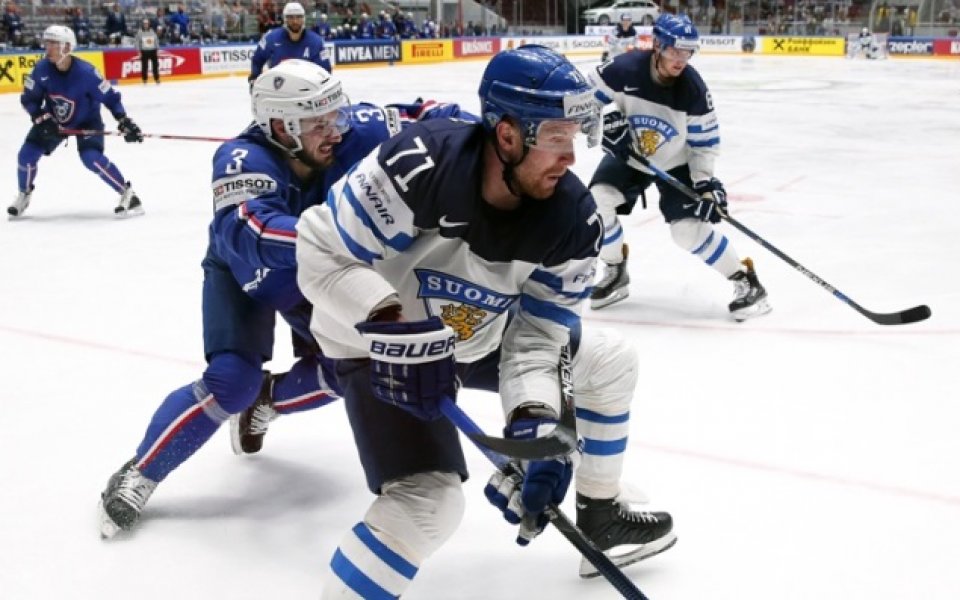 Финландия продължава с победния си ход на световното по хокей на лед