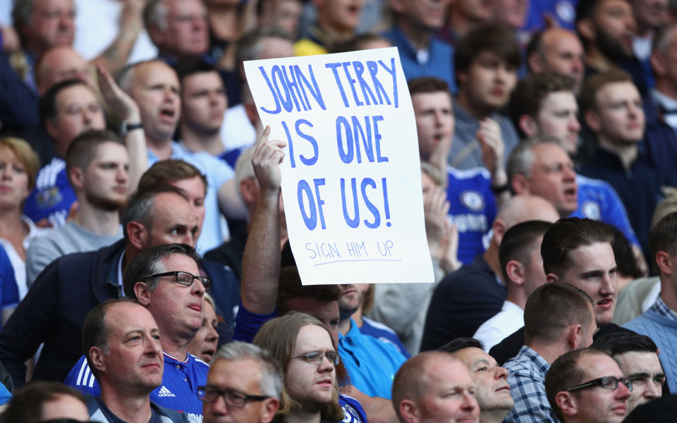 ВИДЕО: Голямата любов на феновете на Челси към Джон Тери