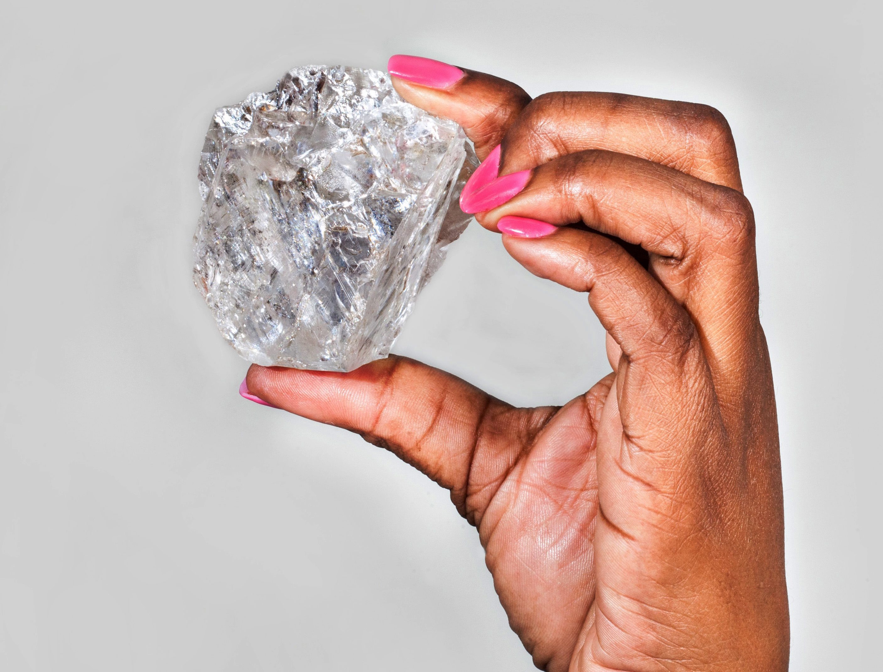 Това е вторият най-голям диамант, откриван някога. Цели 1111 карата, на практика е безценен.