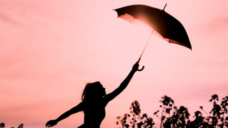 жена щастие свобода чадър приказка силует