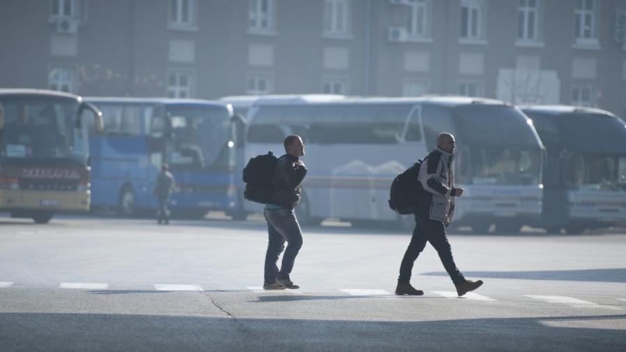 Българи на екскурзия, автобусът им не пали на студа