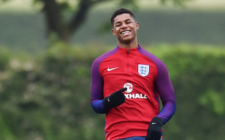 Севиля напира за сензация от Юнайтед