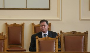 Правителството отваря врата за безконтролно харчене