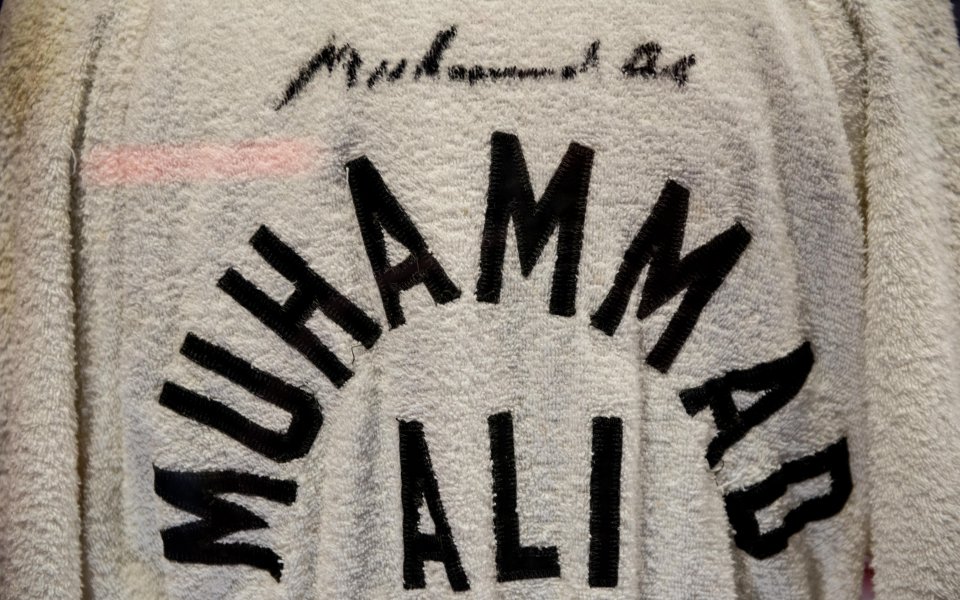 Обявиха на търг ценни вещи на Мохамед Али