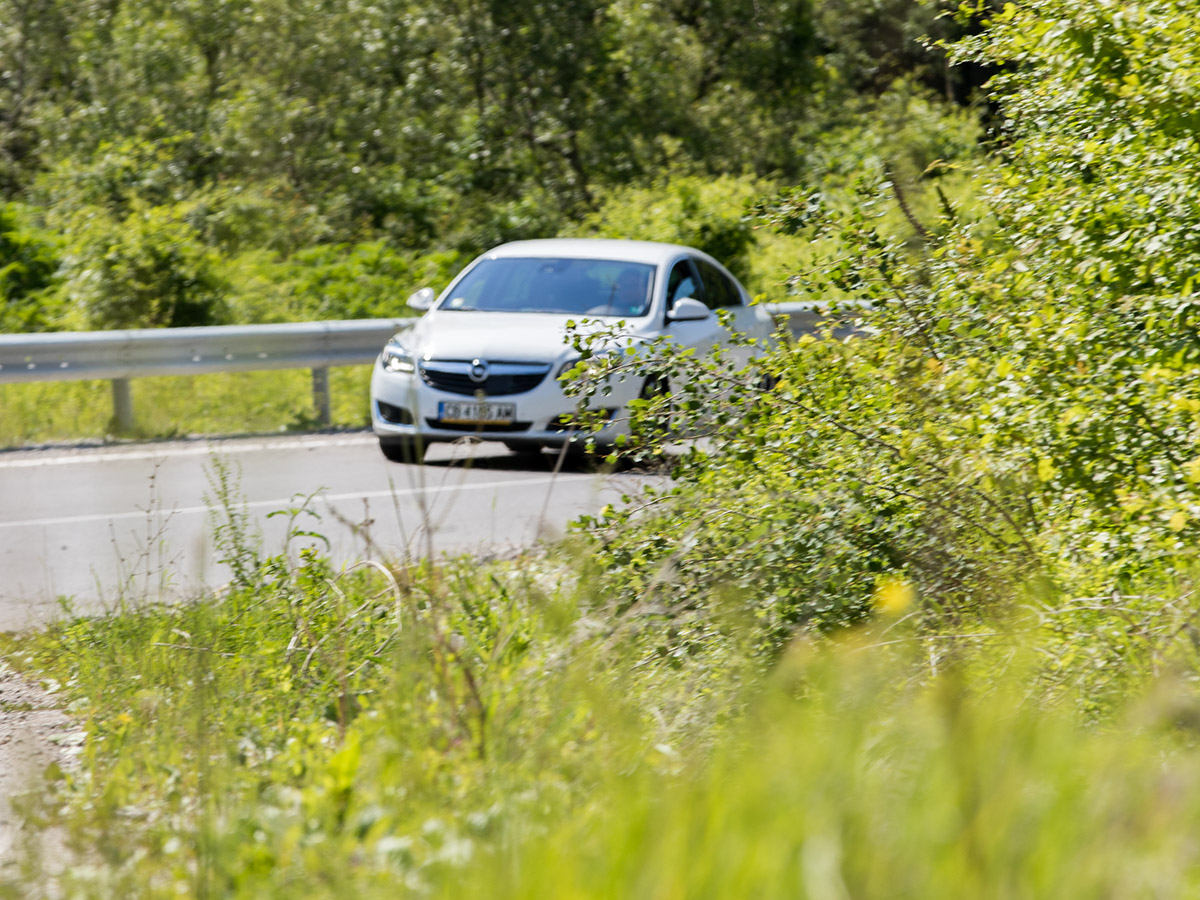 Хората остаряват с достойнство. Същото бих казал и за Opel Insignia. С този тест казвам своеобразно сбогом на модела, защото тази зима ще видим неговия наследник. Но също като отличната социална система в Германия, Insignia все още има с какво да се похвали. Аз ще наблегна върху прекрасния 2,0-литров „шептящ“ дизел, с който можеш да изминеш едно 1150 км с един резервоар гориво.