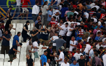 Френската полиция направи арести а футболните власти проведоха извънредна среща