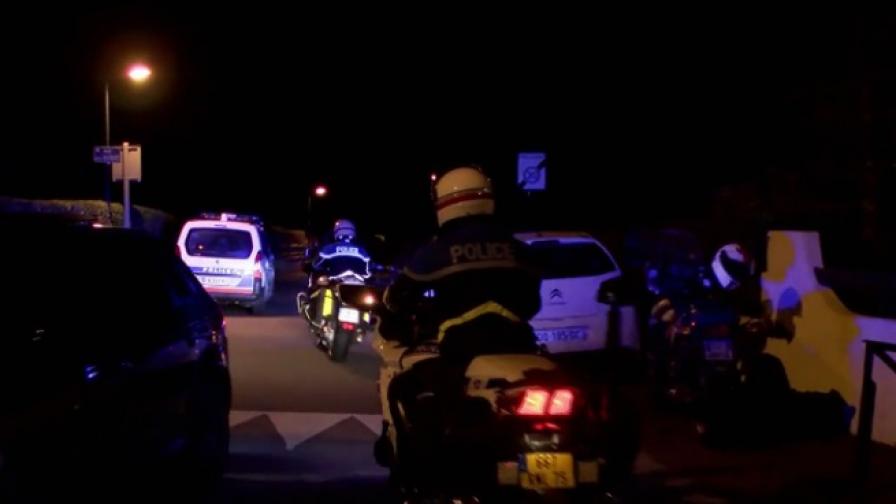 Зверско двойно убийство в Париж, 9 пъти е наръган полицай