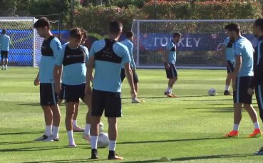 Турците тренират без двама преди мача с Испания