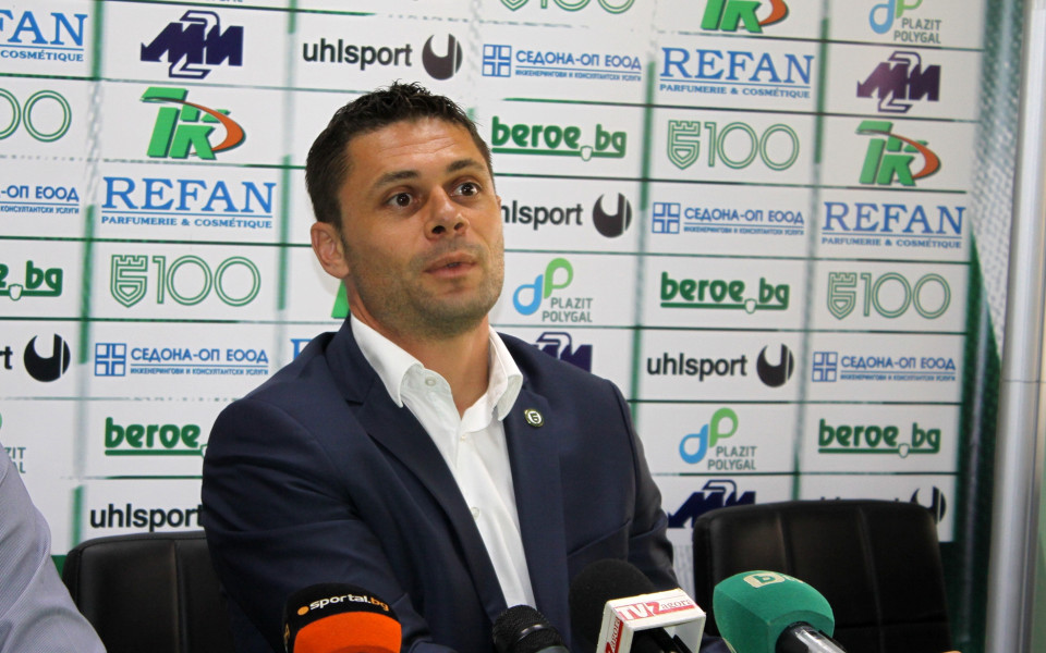 Александър Димитров: Обаждат се на футболисти, да не идват в Берое