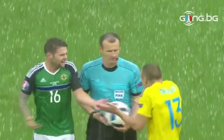 Градушка прекъсна мача в Лион