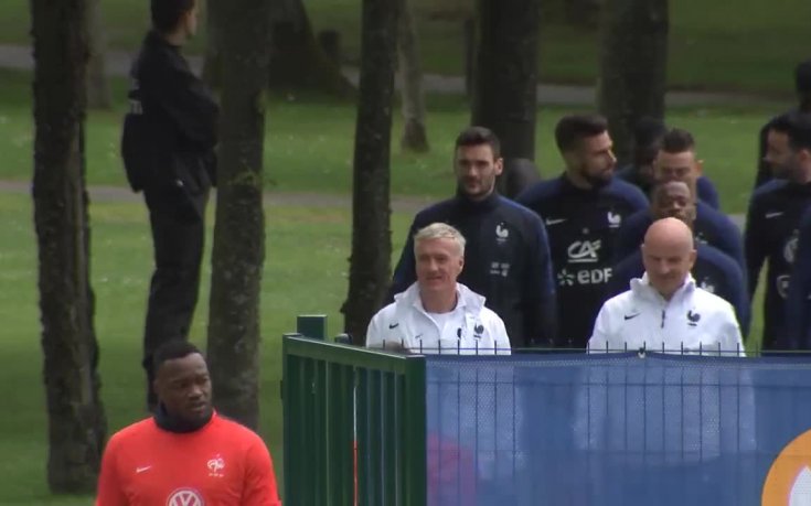 Франция се понамокри за последно в Клерфонтен