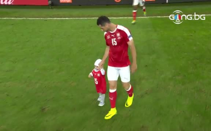 Джемайли младши също се пусна на терена