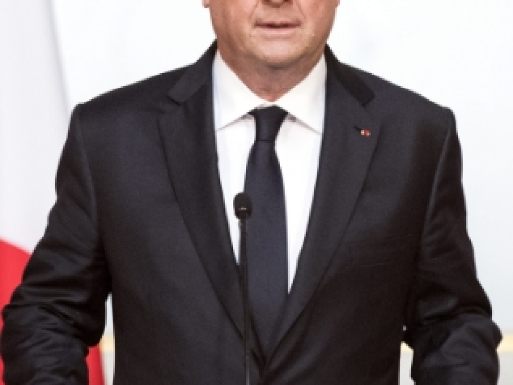 Бившият президент социалист Франсоа Оланд се завърна успешно в политиката