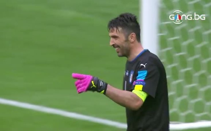 Жестът: Големият Джиджи към големия Иниеста