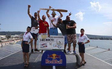 СНИМКИ: 404А грабна награда на Red Bull Flugtag 2016