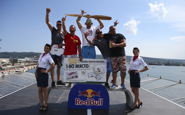 СНИМКИ: 404А грабна награда на Red Bull Flugtag 2016
