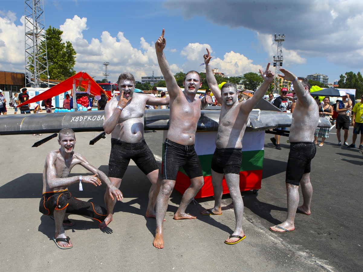 Най-зрелищното летателно шоу със самоделки - Red Bull Flugtag Варна