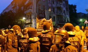 Над 120 полицаи са ранени при протести в Берлин