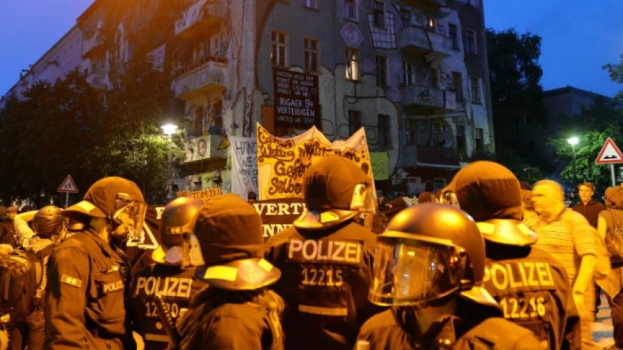 Над 120 полицаи са ранени при протести в Берлин
