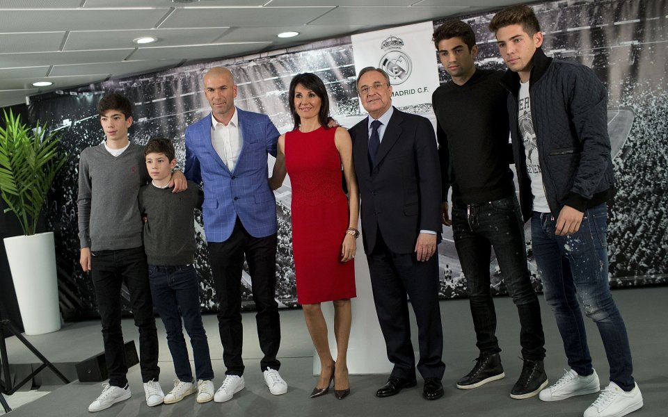 Зидан взе и синовете си за подготовка с Реал в Канада