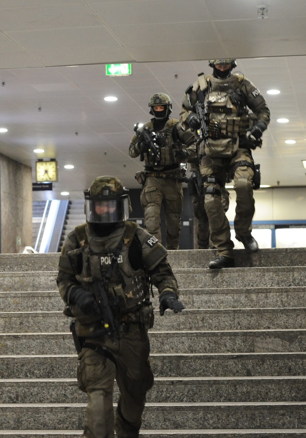 Мащабна полицейска операция след стрелба в търговски център в Мюнхен