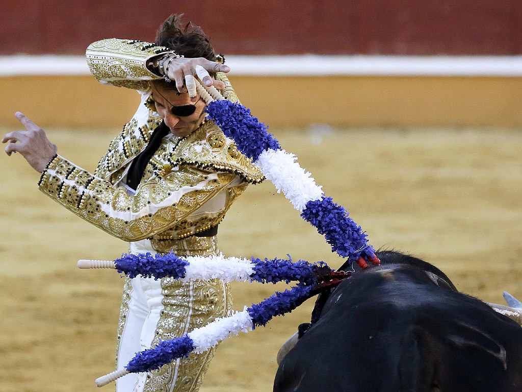 Испанския тореадор Хуан Жозе Падиля на арената за бикоборството в Тудела, Испания
