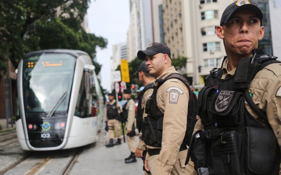Пътниците в трамвай в Рио евакуирани заради подозрителен обект