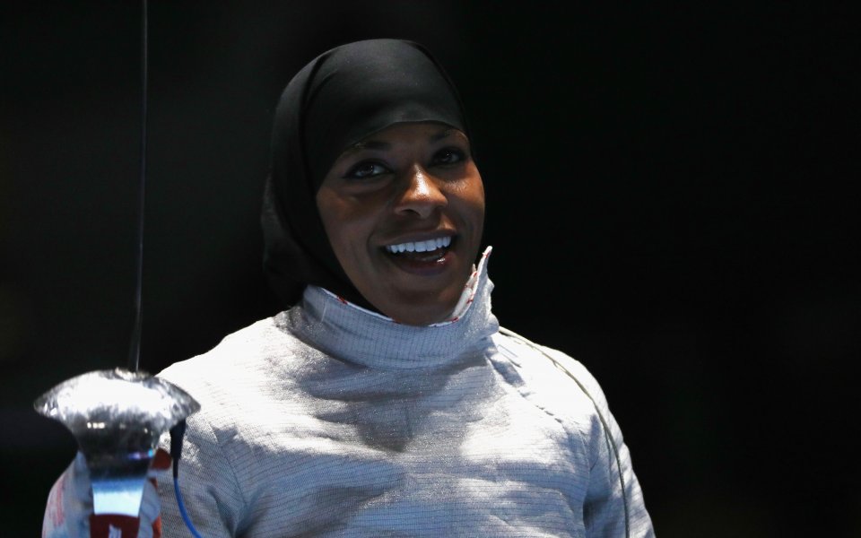 Първата американка с хиджаб сътвори история, но отпадна във втори кръг