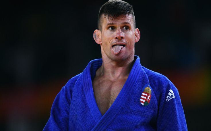 Набиха медалист от Олимпиадата докато празнува на Копакабана