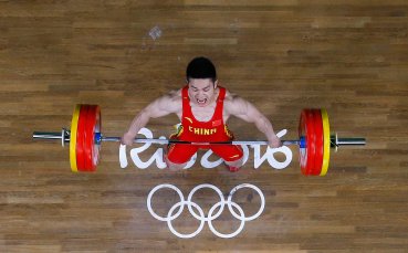 Китаец спечели златото при щангистите до 69 кг
