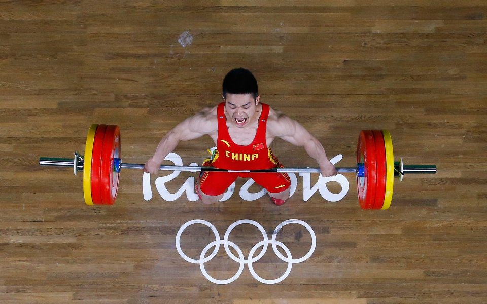 Китаец спечели златото при щангистите до 69 кг