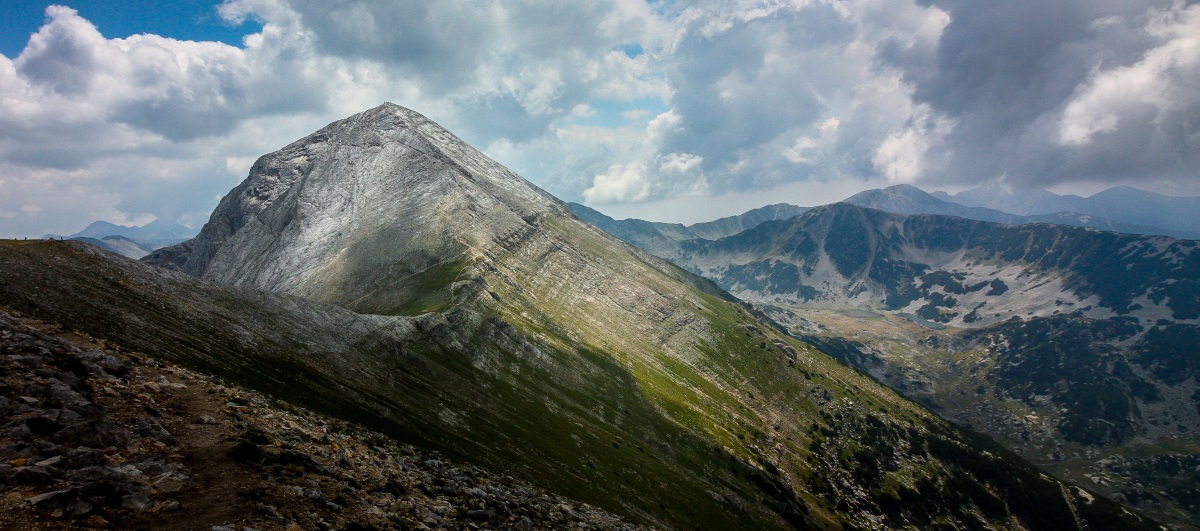 Божествени гледки от връх "Вихрен" и Кончето
