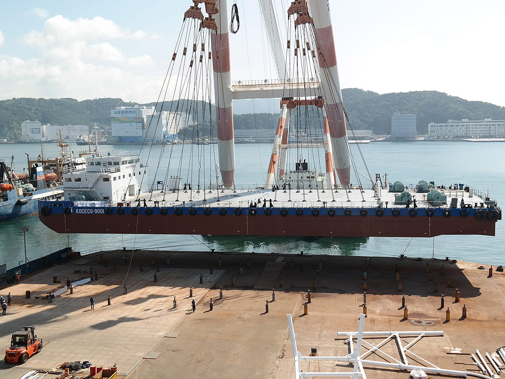 Новопостроен кораб в югоизточния пристанищен град Бусан, на 453 км от Сеул. Корабът е проектиран от Ulstein Group Норвегия