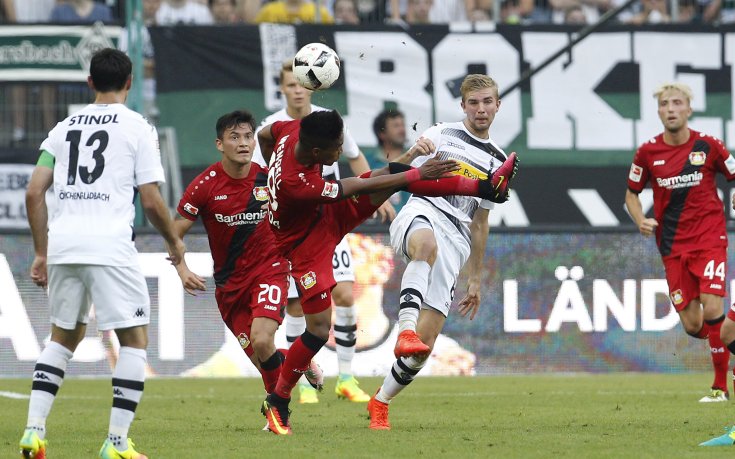 Мьонхенгладбах тръгна с мъчна, но сладка победа