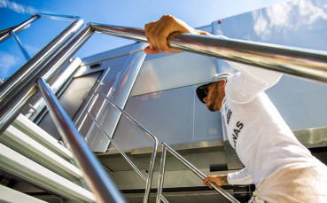 Хамилтън възропта срещу сложната система от наказания във Ф1