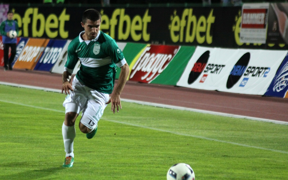 Левият бек на Берое Александър Василев продължава да бъде опция