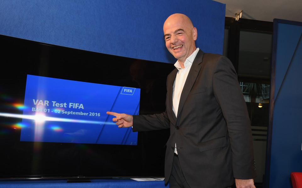 Босът на ФИФА отворен към Световно с 40 отбора