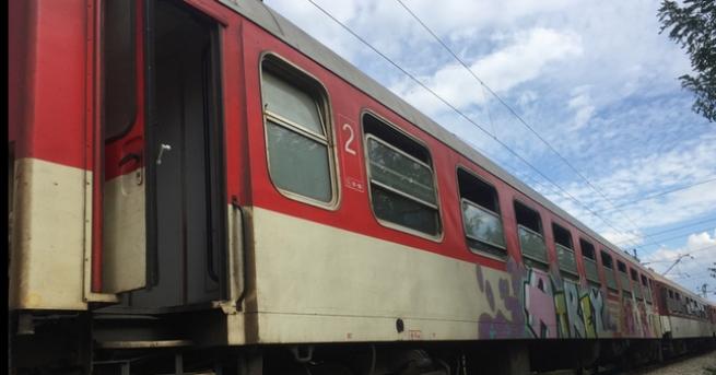 Лек автомобил падна на жп линията край Благоевград предаде БГНЕС