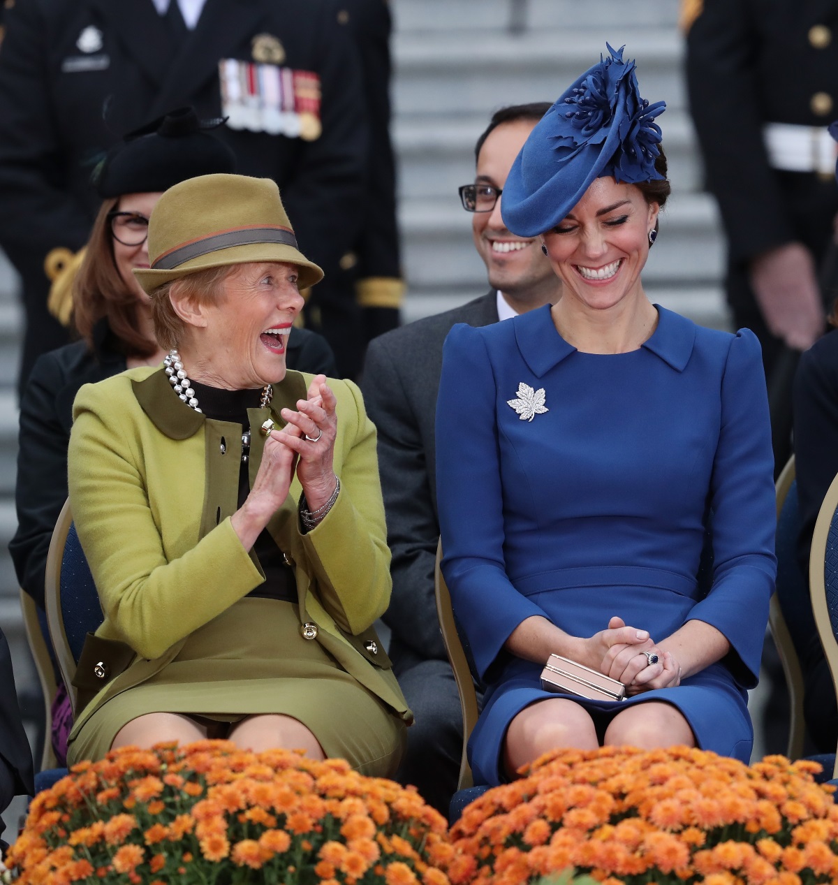 Британският принц Уилям и съпругата му Кейт Мидълтън пристигнаха на второ официално посещение в Канада и бяха посрещнати от премиера Джъстин Трюдо на военно летище в западната провинция Британска Колумбия, предаде Ройтерс. Дукът и дукесата на Кеймбридж са придружавани от двете си деца, 3-годишният Джордж и 1-годишната Шарлот. Посещението им ще продължи една седмица. Това е първият случай, при който двойката води децата си на официално посещение в Канада.