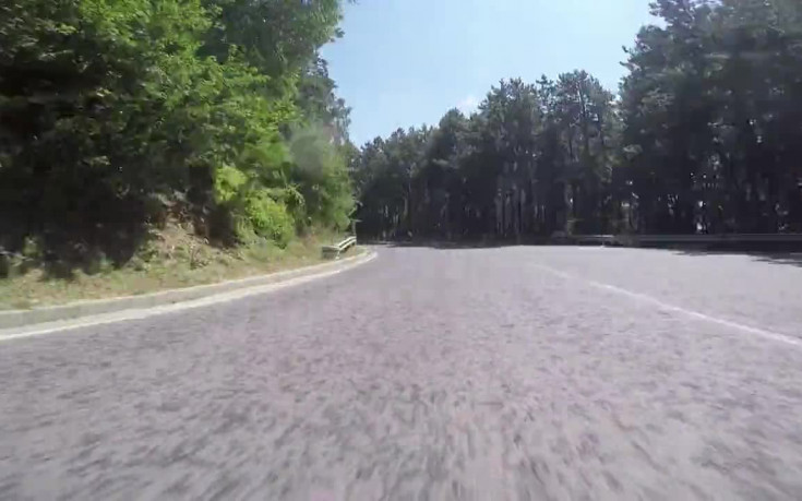 Автомобилните състезания решават проблемите на пътя?