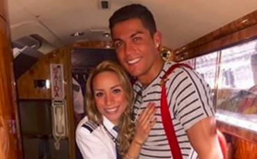 СНИМКИ: Секси фенка на Барса е личният пилот на Роналдо