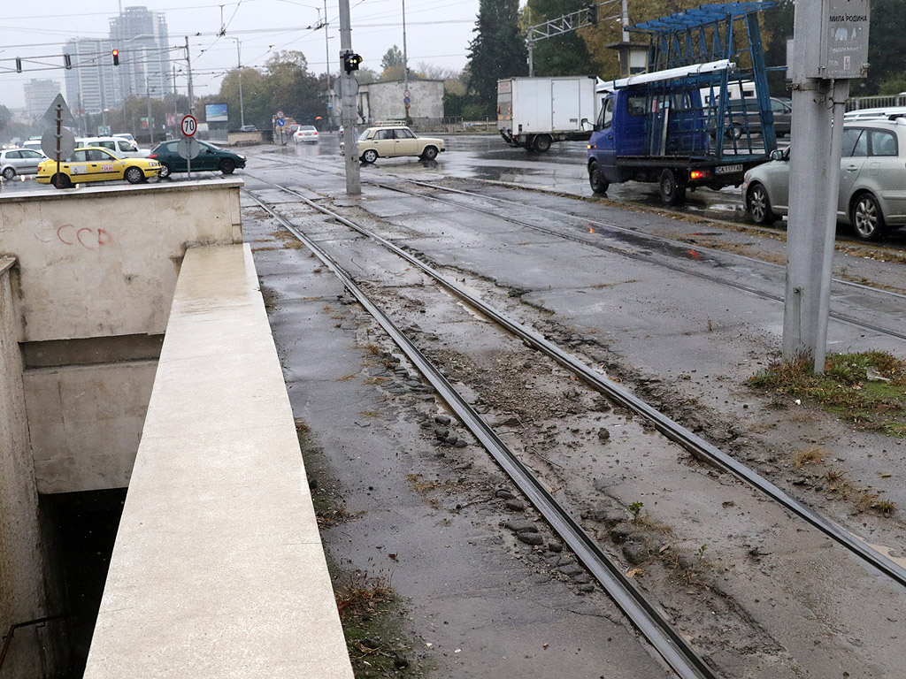 От спирка до спирка има разлика, дори и когато са една след друга на трамвайното трасе на бул. България