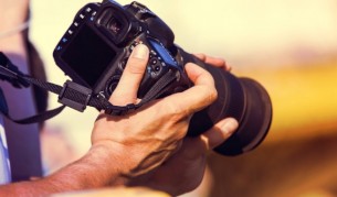 Незрящ мъж работи като фотограф повече от 10 г.