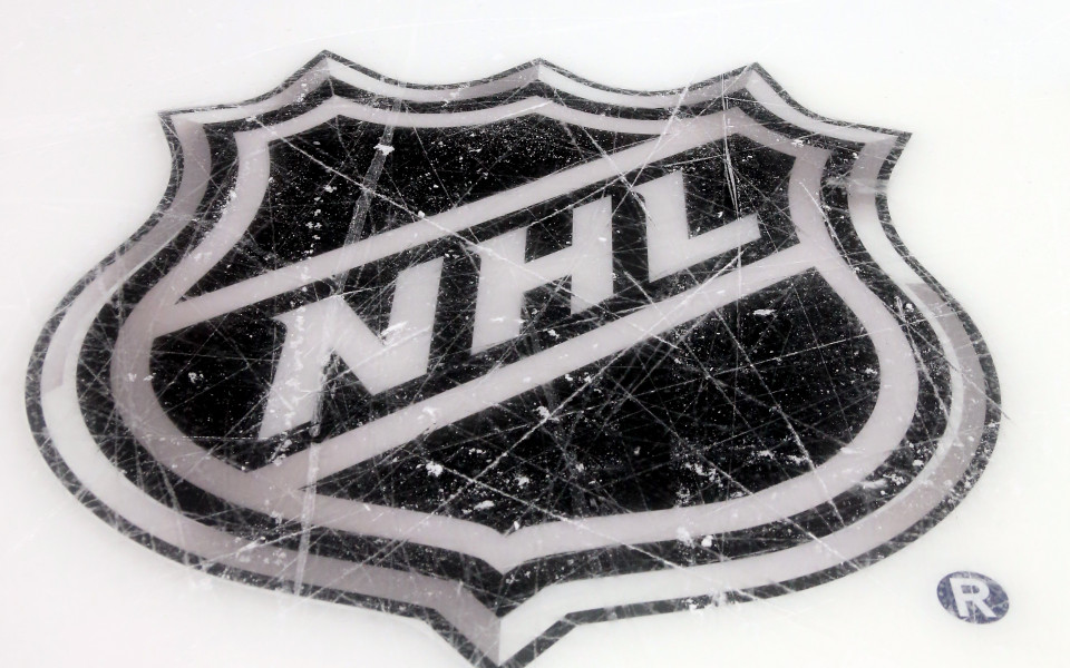 Сезонът в Националната хокейна лига може да се доиграе на осем или девет различни места