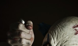 Още страни падат под тормоза на злите клоуни